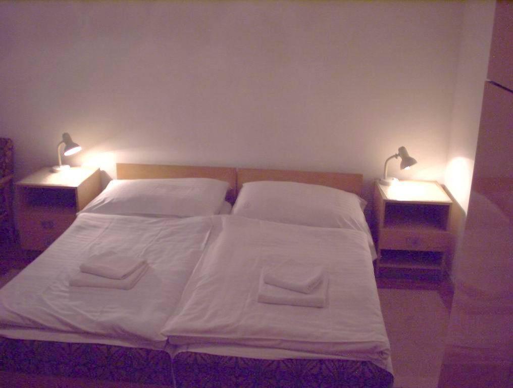 Bed and Breakfast Corvin Panzio Дьёр Экстерьер фото